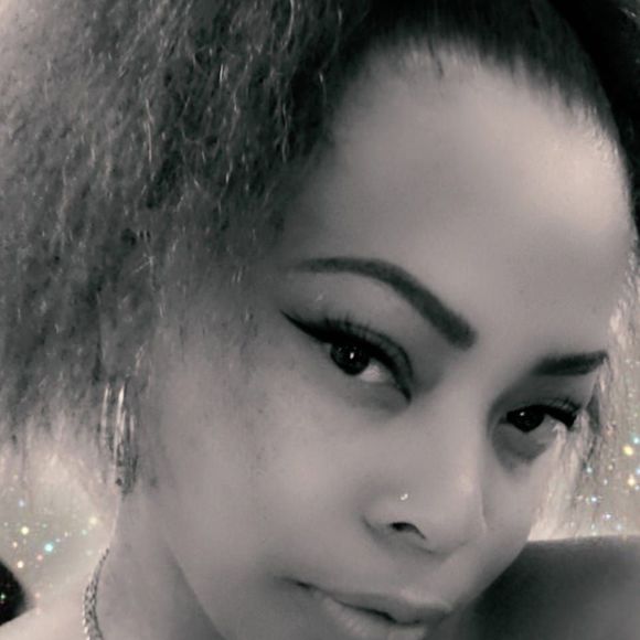 Praise Cyrus - Poshmark Profile Picture of Praise Cyrus (@amber_cyrus) on Poshmark