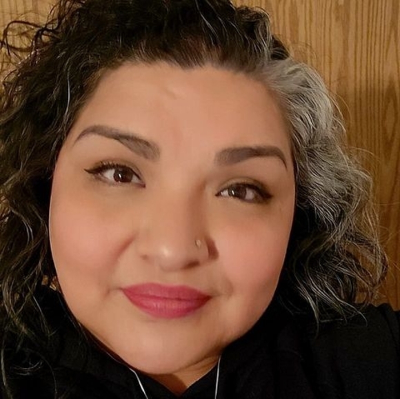 Profile Picture of Deborah Campos (@camposdeborah) on Poshmark