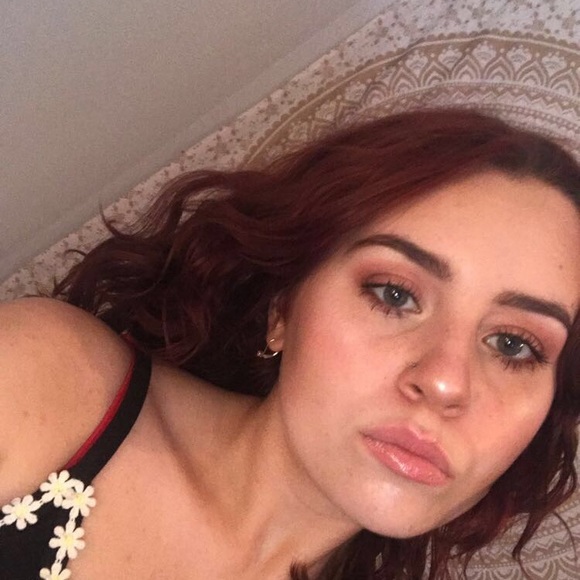 Profile Picture of Melissa Macbrien (@melissamacbrien) on Poshmark