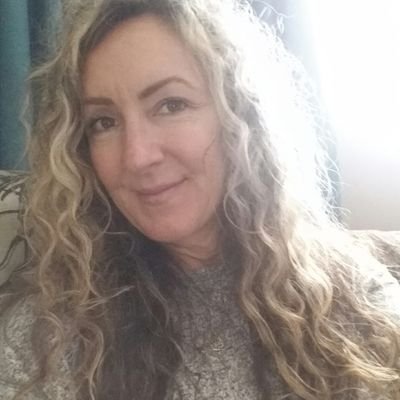 Profile Picture of Lisa Broadbent (@LBroadbent44) on Twitter