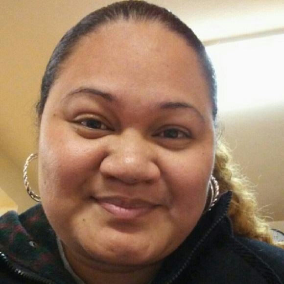 Profile Picture of Penelope Petelo (@vanahp45) on Poshmark