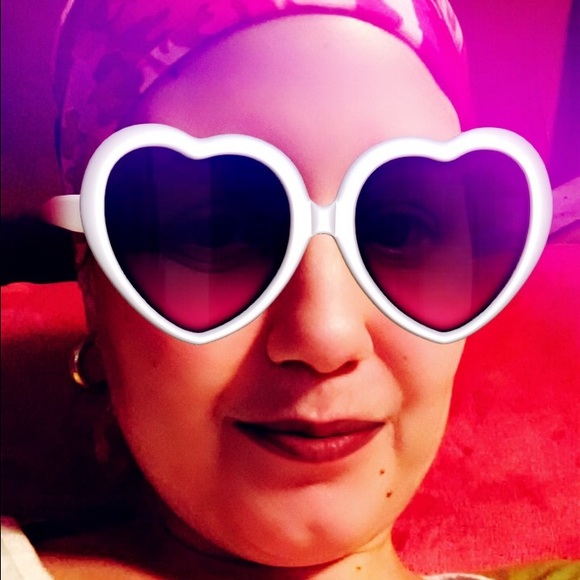Profile Picture of Gail Neidert (@gailinda) on Poshmark