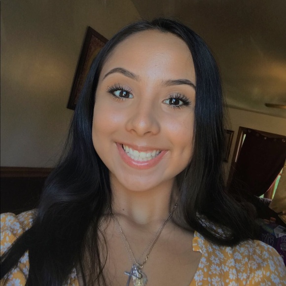 Profile Picture of Stacey Oyervides (@staceyyyy55) on Poshmark