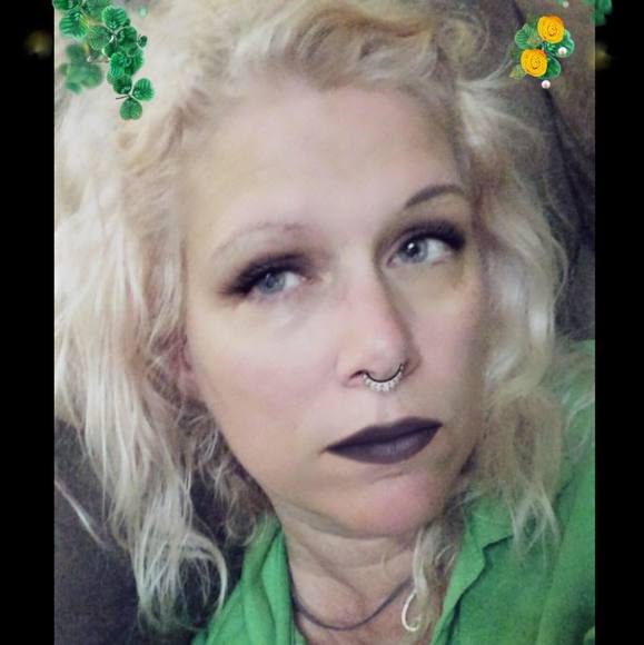 Profile Picture of Jennifer Woods (@cajunjennie) on Poshmark
