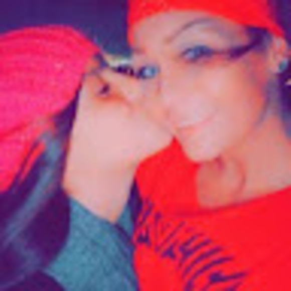 Profile Picture of Amanda Hansen (@ahaardvark7) on Poshmark