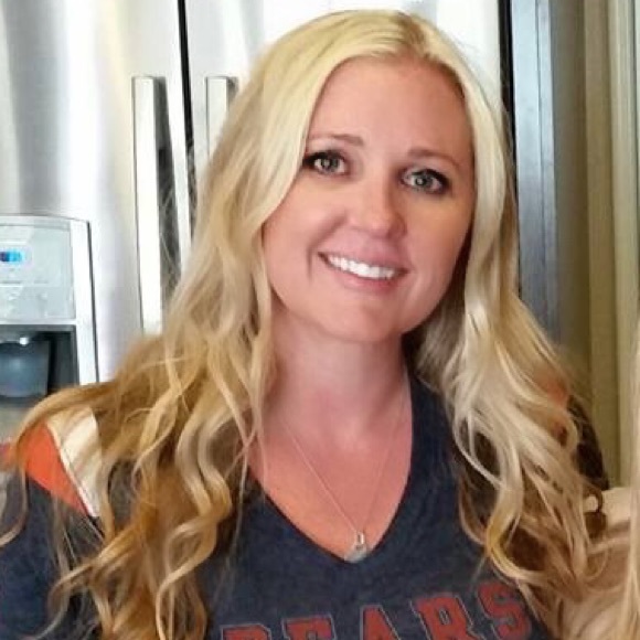 Profile Picture of Shayna Hicks (@shaynalea02) on Poshmark