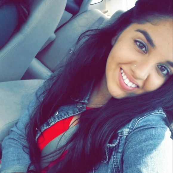 Profile Picture of Rabia Shahid (@rabiamshahid) on Poshmark