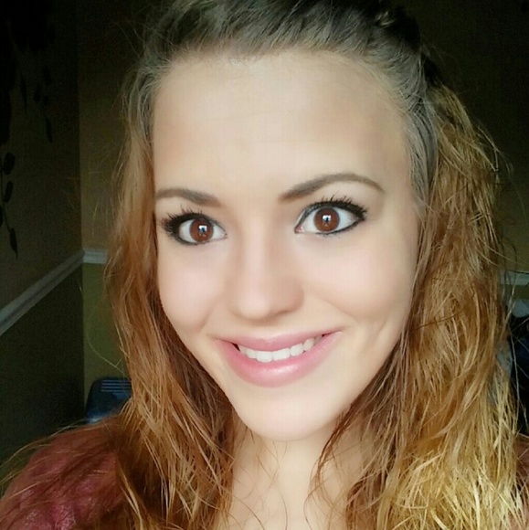 Profile Picture of Magen Windell (@mwindell16) on Poshmark