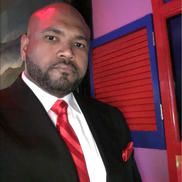 Profile Picture of Felix Andujar (@kingsyrous7) on Poshmark