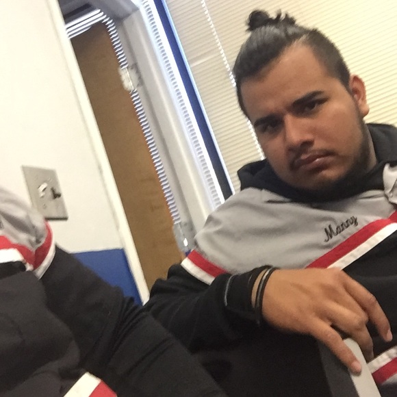 Christian Poncedeleon - Poshmark Profile Picture of Christian Poncedeleon (@poncedeleon52) on Poshmark