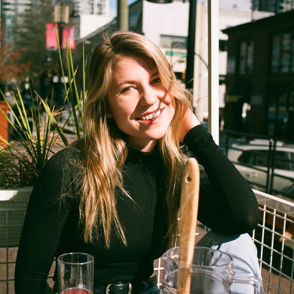 Profile Picture of Georgia Braunstein (@georgiaab16) on Poshmark