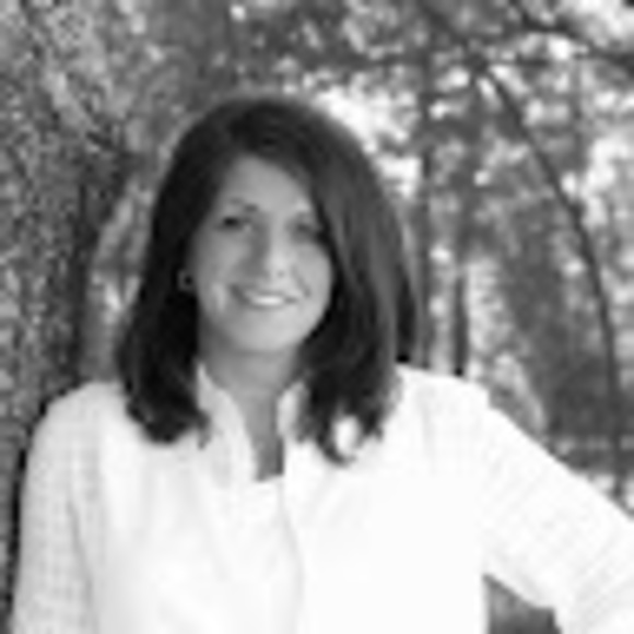 Profile Picture of Lisa Greer (@lisamk4u) on Poshmark