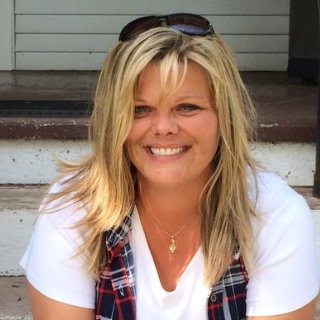 Profile Picture of Minnie Moore (@EinnieMoore) on Twitter