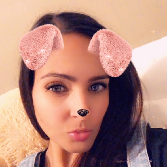 Profile Picture of Edda Hernandez (@eddah) on Poshmark