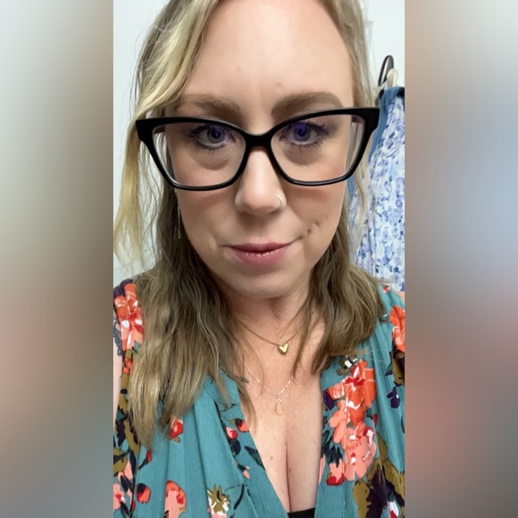 Erin Rische - Poshmark Profile Picture of Erin Rische (@erin_rische) on Poshmark