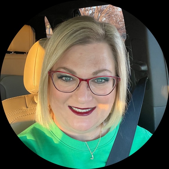 Profile Picture of Jessica Schierling (@jrh7970) on Poshmark