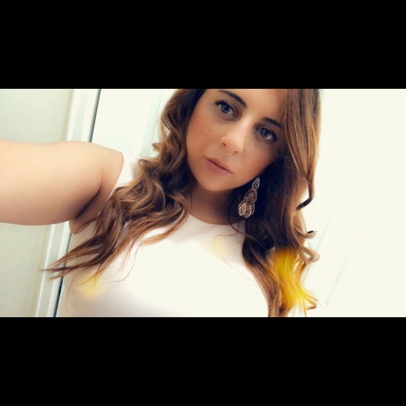 Profile Picture of Chiara Passalacqua (@chiara_18) on Poshmark