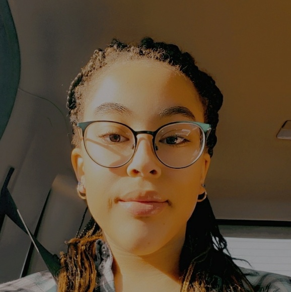 Profile Picture of Micah Ealy (@micahee1018) on Poshmark