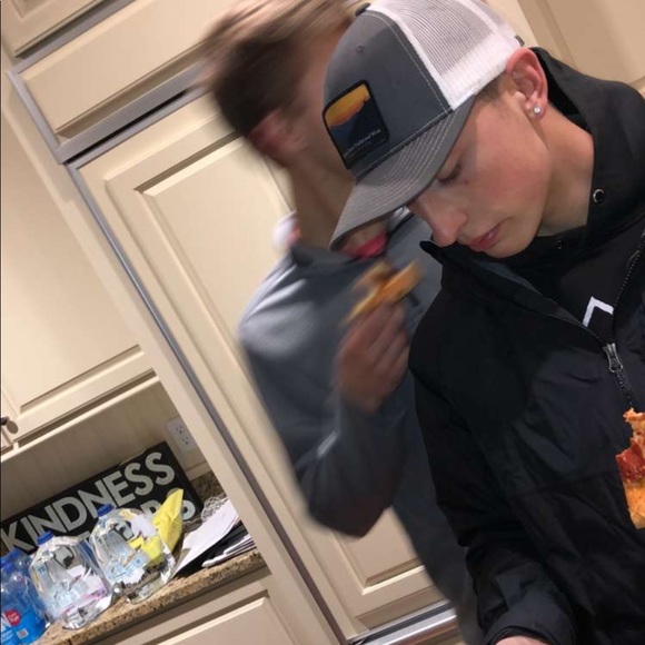 Profile Picture of Troy Hare (@troyhare19) on Poshmark