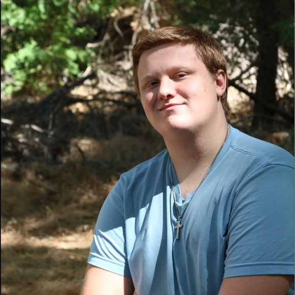 Profile Picture of Raymond Hess (@raydogg99) on Poshmark
