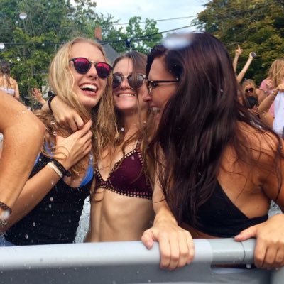 Profile Picture of Meredith Hawkins (@meredith_hawk) on Twitter