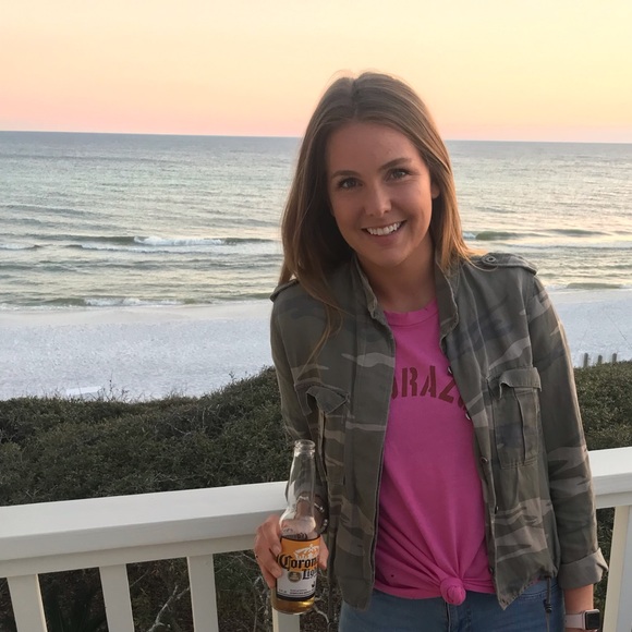 Profile Picture of Kate Clarke (@kclarke0044) on Poshmark