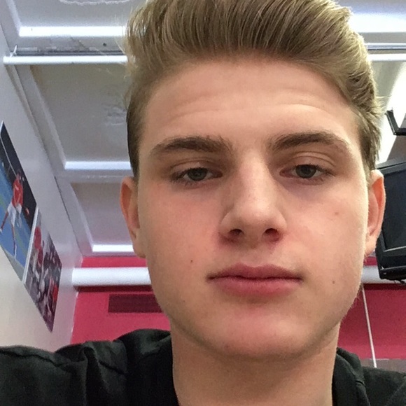 Profile Picture of Dylan Albert (@dylanta) on Poshmark