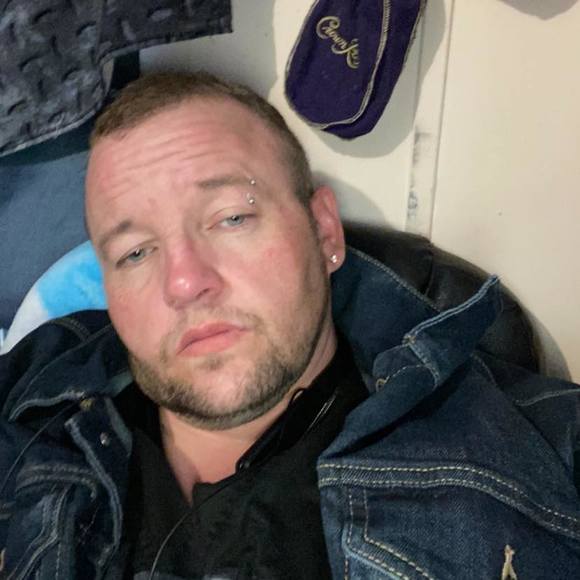 Profile Picture of Austin Alstatt (@austinriley) on Poshmark