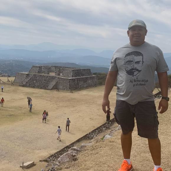 Profile Picture of Alberto Arispe (@albertoarispe) on Poshmark