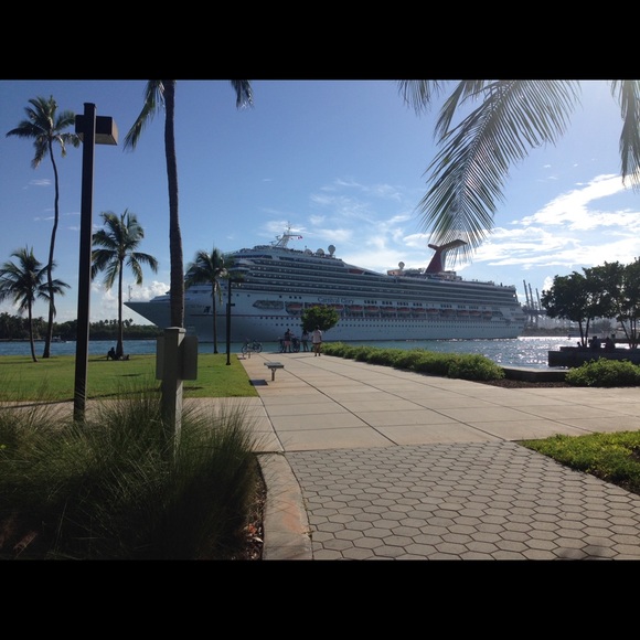 Profile Picture of Dalila Valdez (@dalila_13) on Poshmark