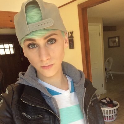 Profile Picture of Daniel Pettibone (@DolphinDan189) on Twitter