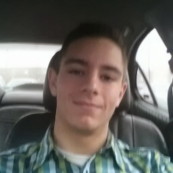 Profile Picture of Rob Vetrone (@rob_vetrone) on Poshmark