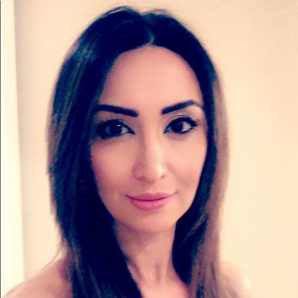 Profile Picture of Eileen Sakko (@esakko) on Poshmark