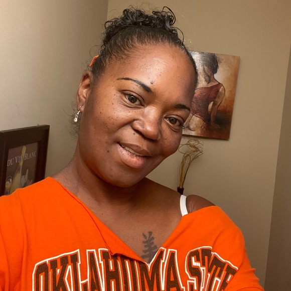 Profile Picture of Diedre Coats (@diedrecoats) on Poshmark