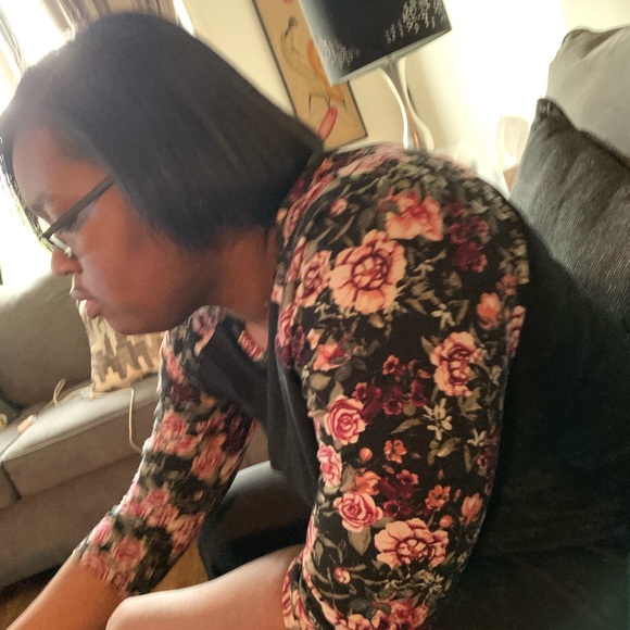 Deanne Brown - Poshmark Profile Picture of Deanne Brown (@buynsell18) on Poshmark