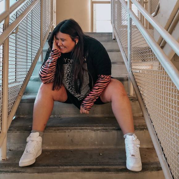 Profile Picture of Isabella Yearego (@bellayearegk) on Poshmark