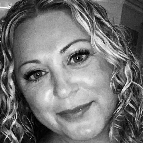 Profile Picture of Marianne Gaskell fiore (@mariannefiore) on Poshmark