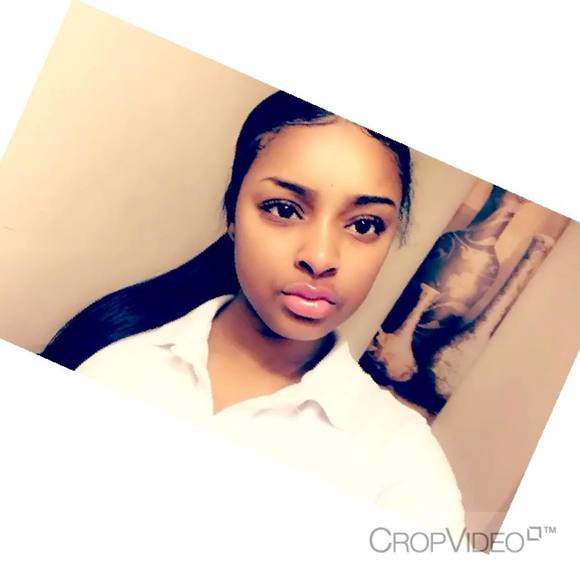 Profile Picture of Nashyia Rollerson (@shyia12) on Poshmark