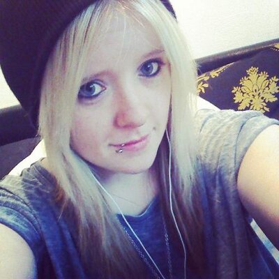 Profile Picture of Dani Marshall (@babyXgirl16) on Twitter