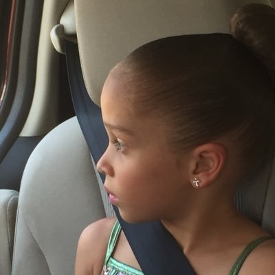 Profile Picture of Tia Nicholson (@tiatheteller) on Twitter