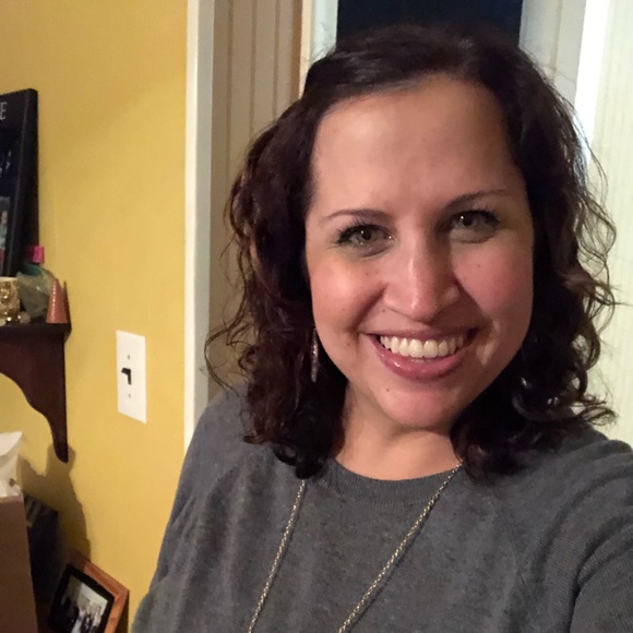 Profile Picture of Briana Gabehart (@bgabehrt) on Poshmark