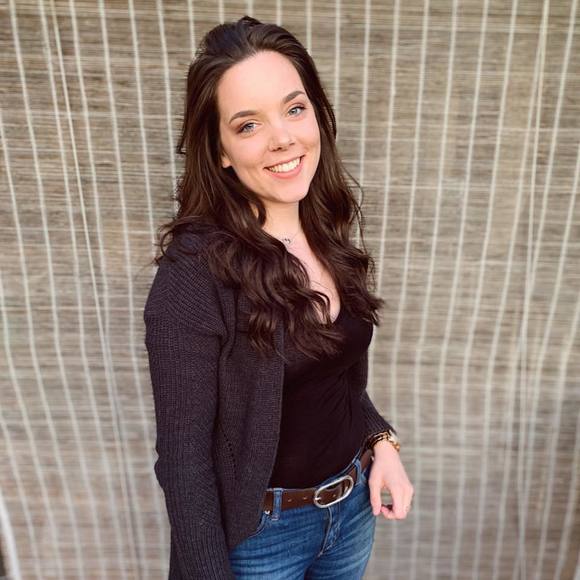 Profile Picture of Danielle Ahlstrom (@d_ahlstrom) on Poshmark