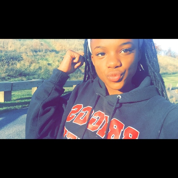 Profile Picture of Taylor Jameson (@taylorjameson_) on Poshmark