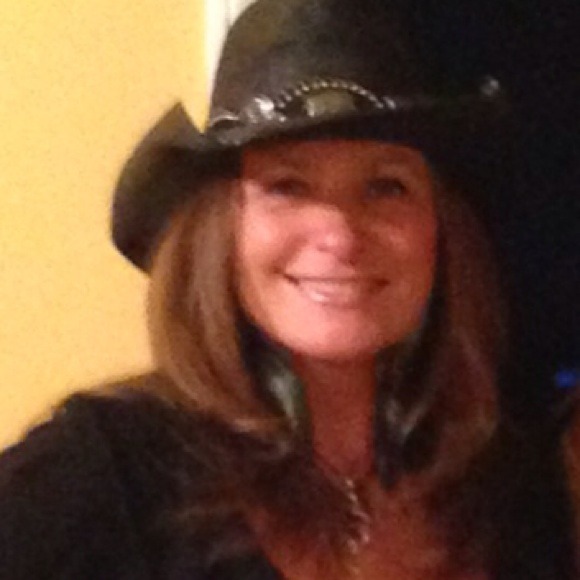 Profile Picture of Karla Rempert (@karlakayremp) on Poshmark