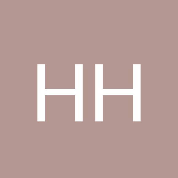 Profile Picture of Hellllo Helllooo (@helothere345) on Poshmark
