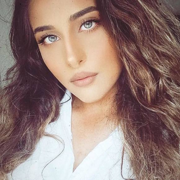 Profile Picture of Hanna Lakiss (@hannalakiss) on Poshmark