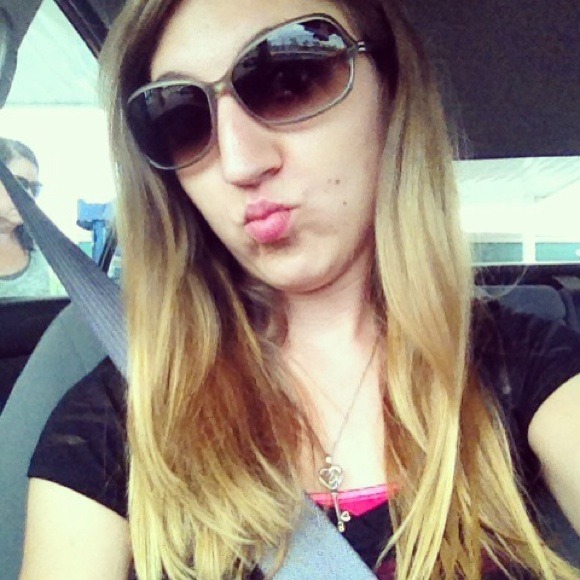 Profile Picture of Tiff Mascho (@tlm8922) on Poshmark