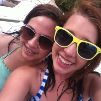 Profile Picture of Rach & Jean (@Bows_AndFries) on Twitter