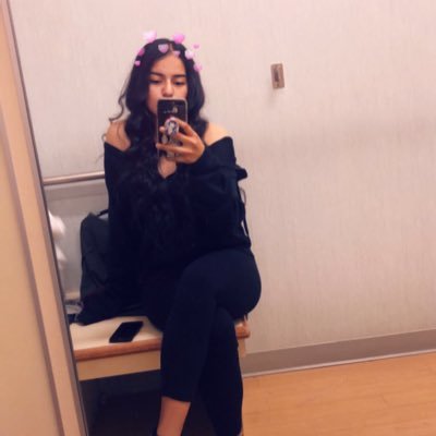 Profile Picture of Crystal 💋 🤍 (@_crystalsalgado) on Twitter