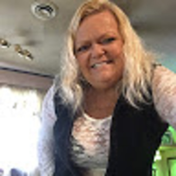 Profile Picture of Shelly Maynard (@1411sdm) on Poshmark